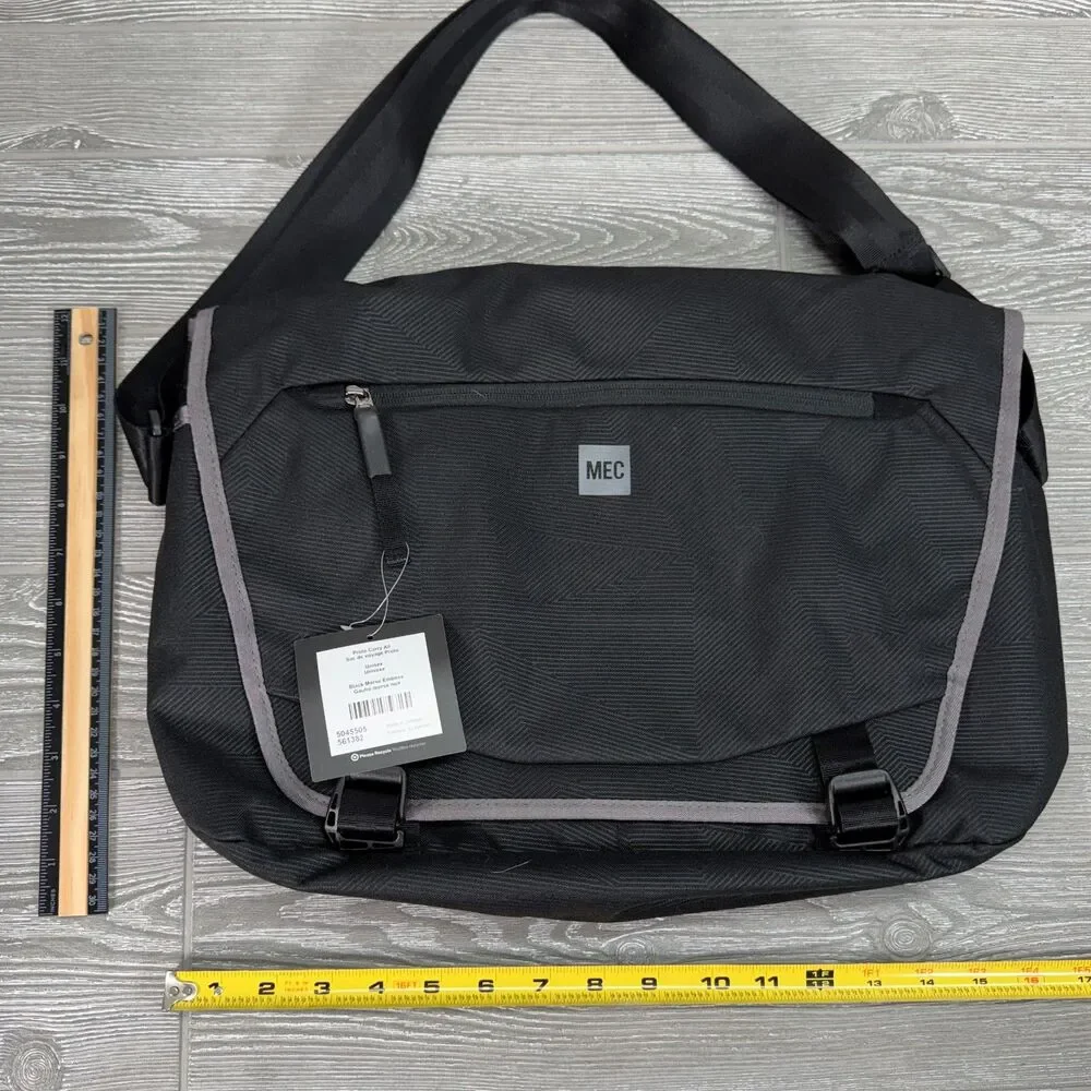 MEC Mountain Equiptment Company Proto Crossbody Messenger Laptop Bag - NEW